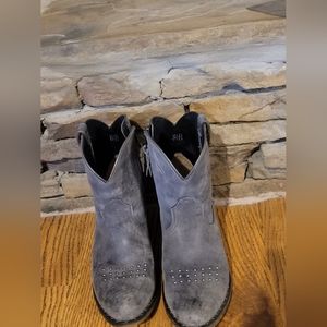 Retired ariat booties